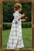 Lekka, przedpoudniowa sukienka dziewczca z baweny w kratk. 1810 - 1818r.