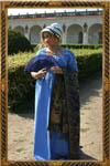 Letnia suknia z "przodzikiem" (bib-front dress)