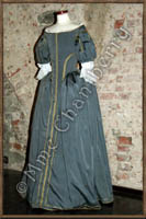 French 
        noble lady dress. Boned bodice and gathered skirt. Golden haberdashery 
        trimmings.