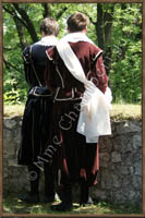 Ubir zachodnioeuropejski:<br>
        wams i szerokie spodnie, konierz i mankiety koszuli zdobione koronk