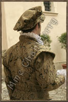 English 
        costume - Wams and trousers. <br>
        Little soft ruffs and cuffs.